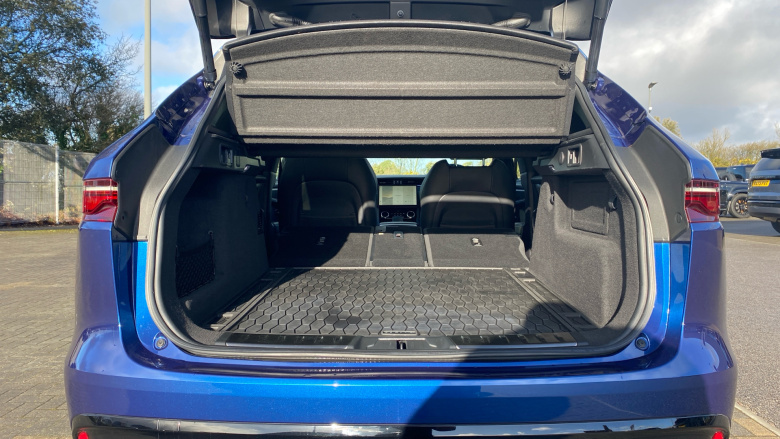 Jaguar F-Pace 2.0 D200 R-Dynamic Black 5dr Auto AWD Diesel Estate